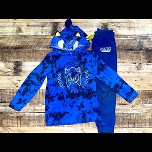 Sonic Outfit